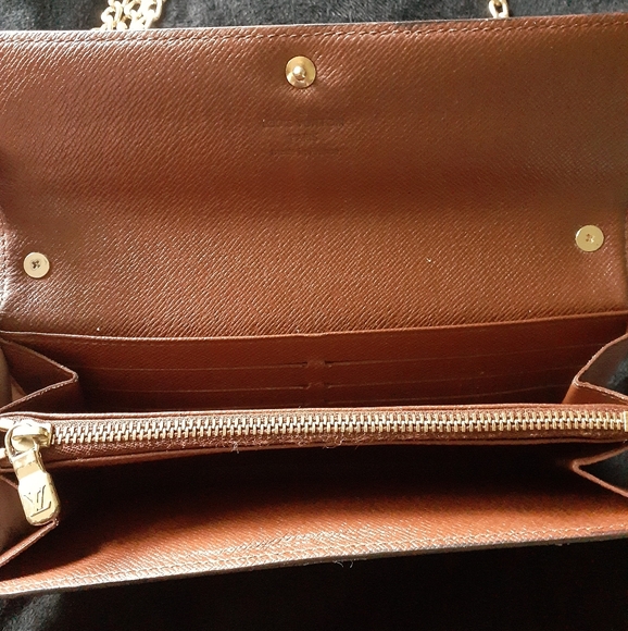 Authentic Louis Vuitton Monogram Sarah Wallet/Crossbody - Picture 3 of 12
